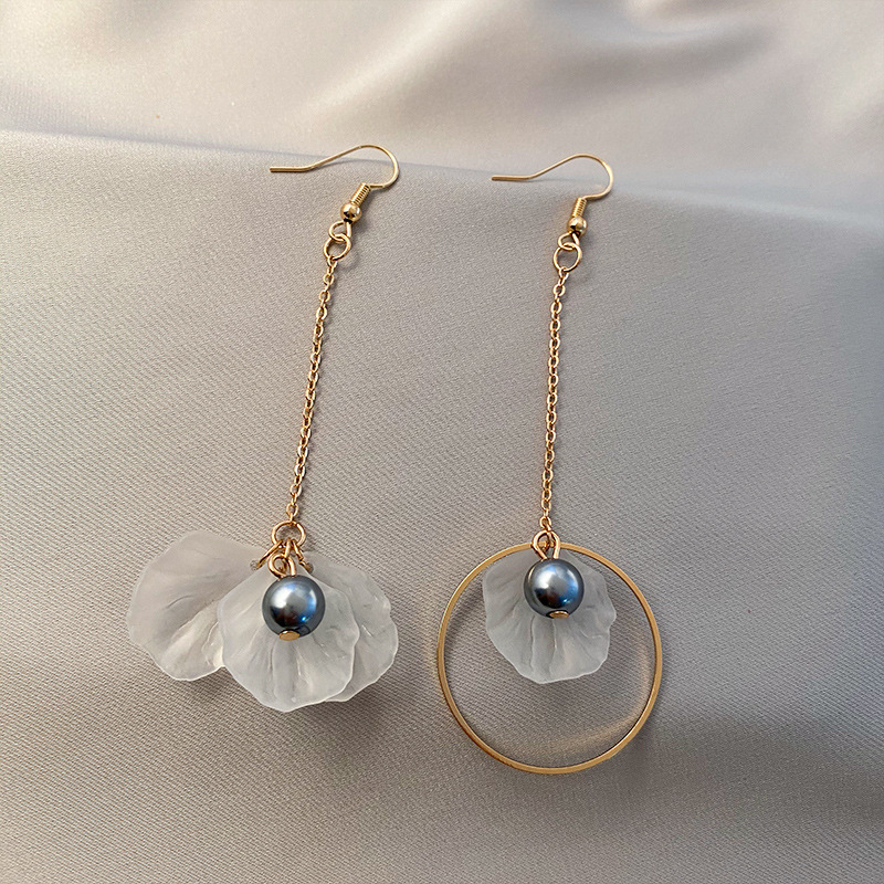 Pendientes transfronterizos, pendientes de metal de alta calidad, pendientes de 2025 nuevos pernos de moda, temperamento ligero y lujoso, pendientes de atmósfera