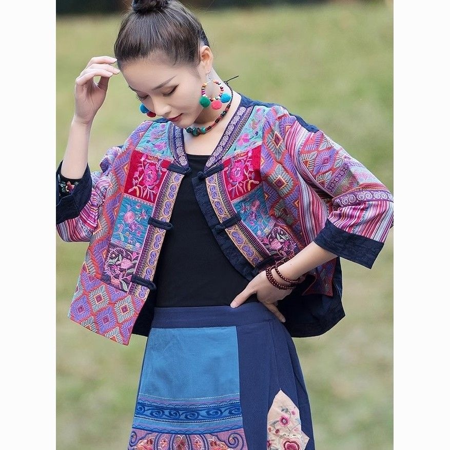 Ethnic Style Women's Spring 2025 Outerwear, New Retro Cardigan with Printed Frog Button Design, Women's Short Jacket
