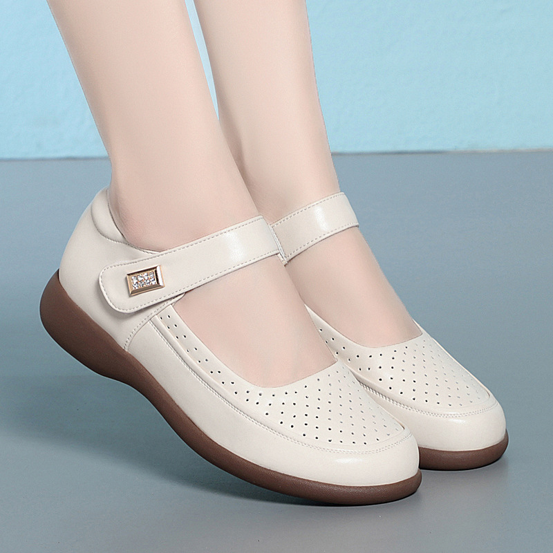 Dép sandal nữ mũi nhọn đế mềm da thật, giày lỗ rỗng mùa hè chống trượt — màu be