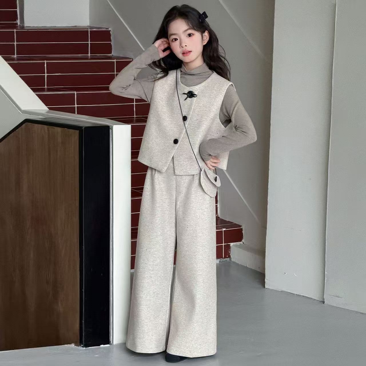 Girls' Spring/Autumn Chanel-Style Three-Piece Vest Set, 2026 New Arrival for Medium and Large Children, Korean Style High-End Fashion Set