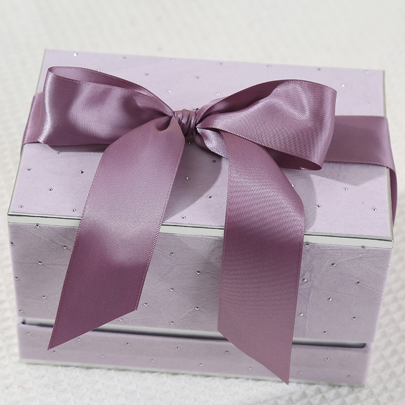 蝶ネクタイシルクスカーフギフトボックスベルベットフリップトップギフトボックス結婚式のブライズメイドギフトボックス天蓋結婚式のキャンディーボックス卸売|undefined