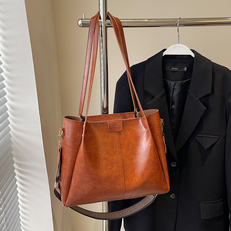 2024 nuevo invierno de patatas dulces con la misma combinación de ocio simple y generoso temperamento de gran capacidad bolso de dama