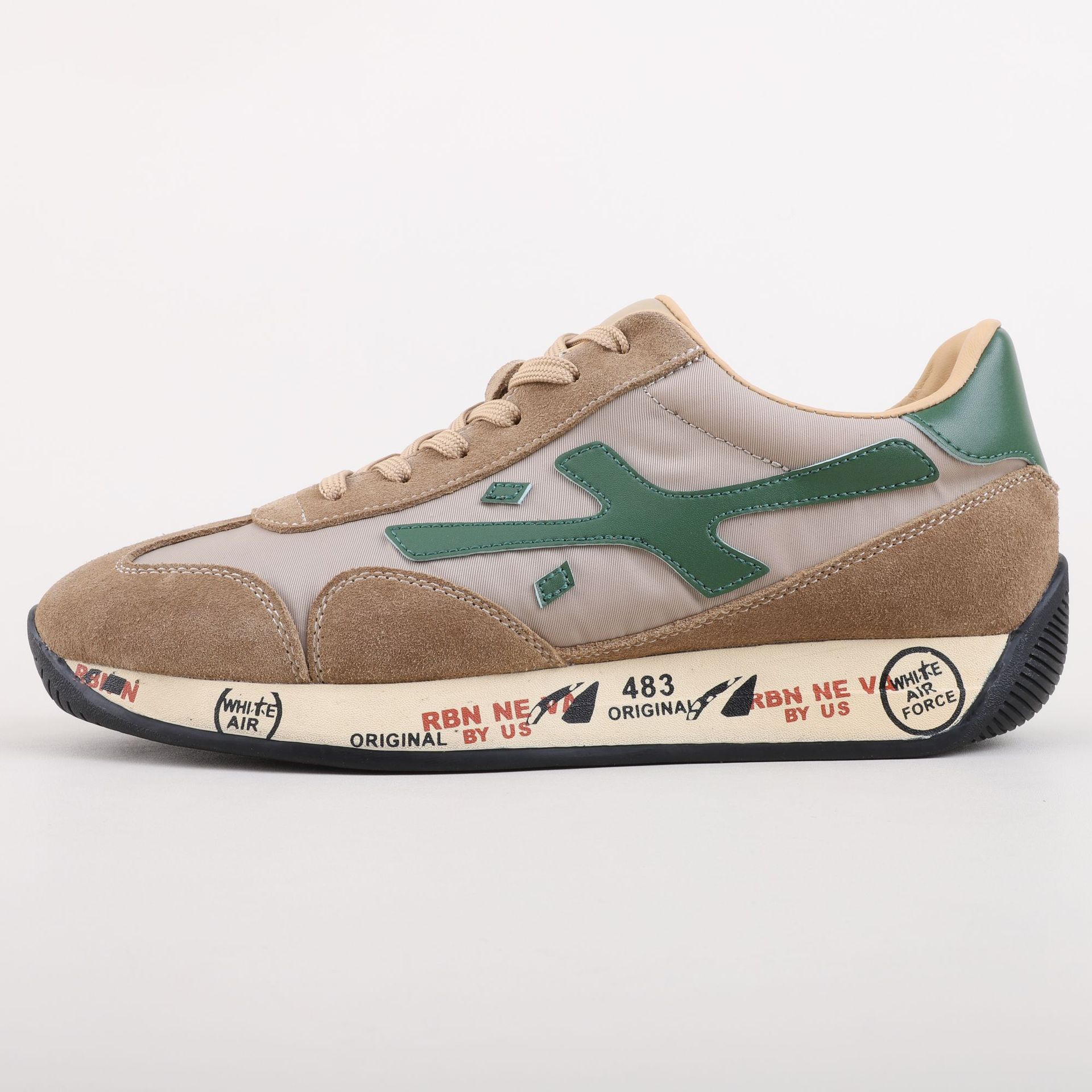 Sports breathable casual footwear for leisure