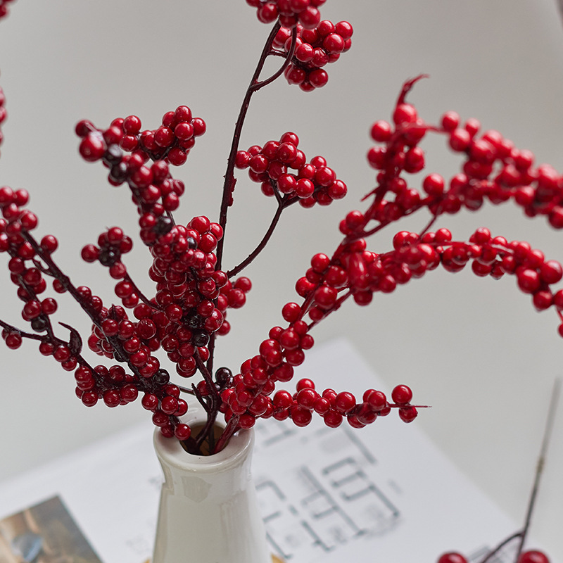 Nuevos productos transfronterizos enchufe de fruta roja simulación espuma fruta roja decoración de árbol de Navidad enchufe colgante decoración de Navidad