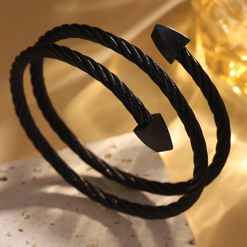 Personalidad de acero abierto flecha de acero de titanio pulsera de acero femenina nicho minimalista diseño envuelto tres capas no decolor joyas de pulsera