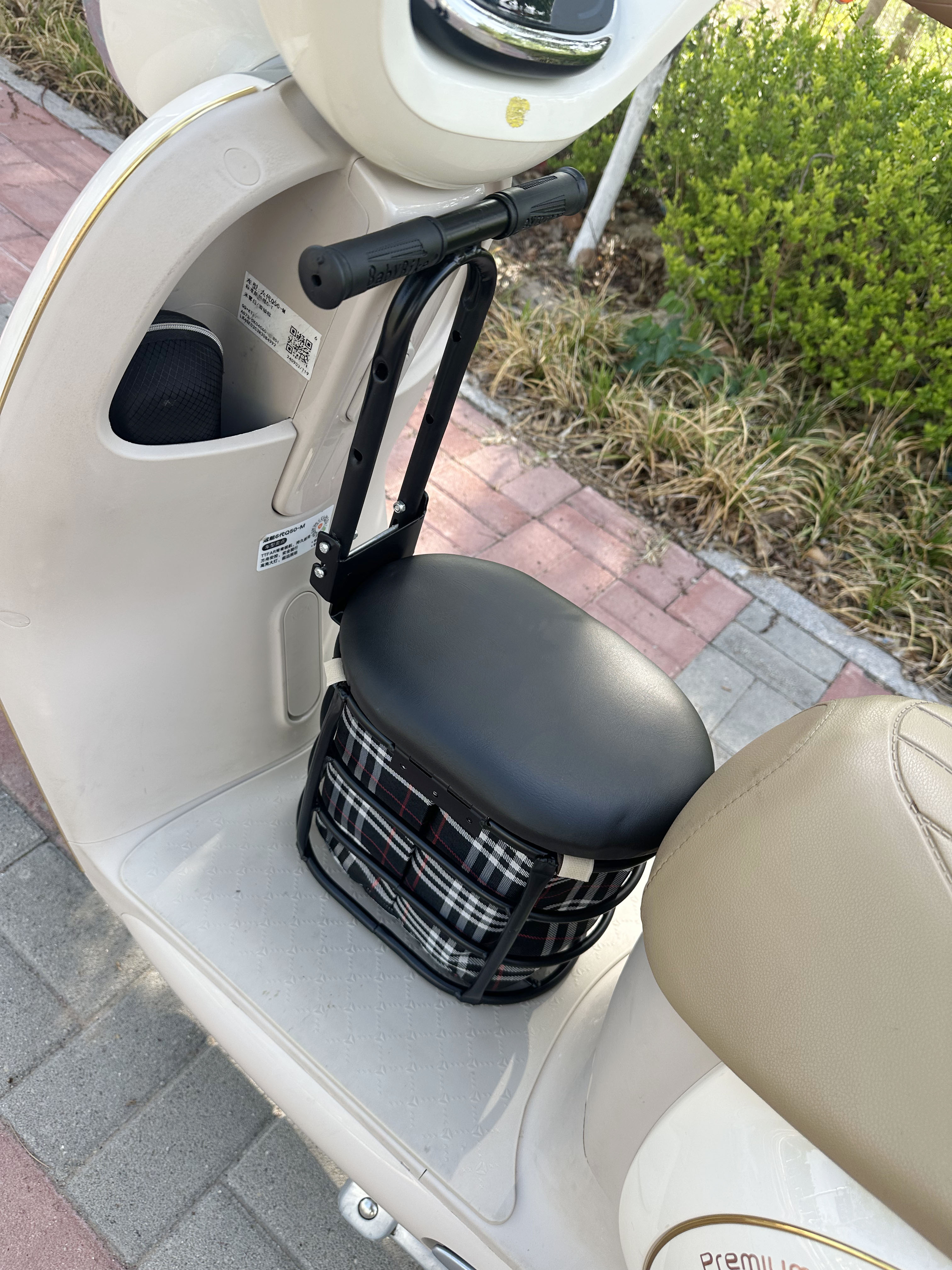 Suitable for Electric Motorcycles, Large Electric Scooters, Foldable Small Stools, Electric Vehicle Child Seats, Front-Mounted Storage