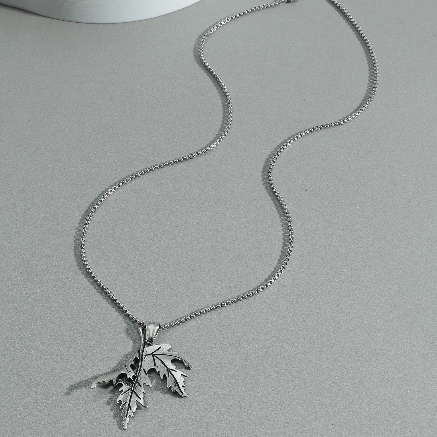 Stainless Steel Fold Maple Leaf Punk Style Necklace Wholesale Jewelry Nihaojewelry display picture 4