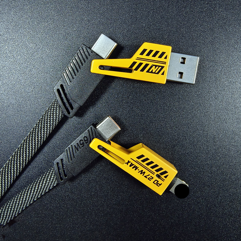 Embalaje de cable de carga cuatro en uno, caja de color, carga rápida de cuero, dos tracks, dos mecha, línea de datos amarilla, juego de caja de blíster