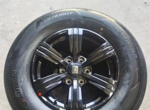 �m���17��̹��300ԭ�b���S��܇݆ݞ̥�g�Ȧ�X݆̥265/65R17�\��