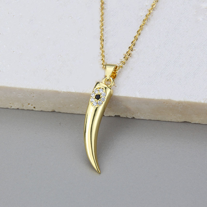Ins Cross-border European And American Golden Pepper Pendant Female In Stock Wholesale Fresh Electroplated Inlaid Zirconium Pepper Eye Ornament display picture 2