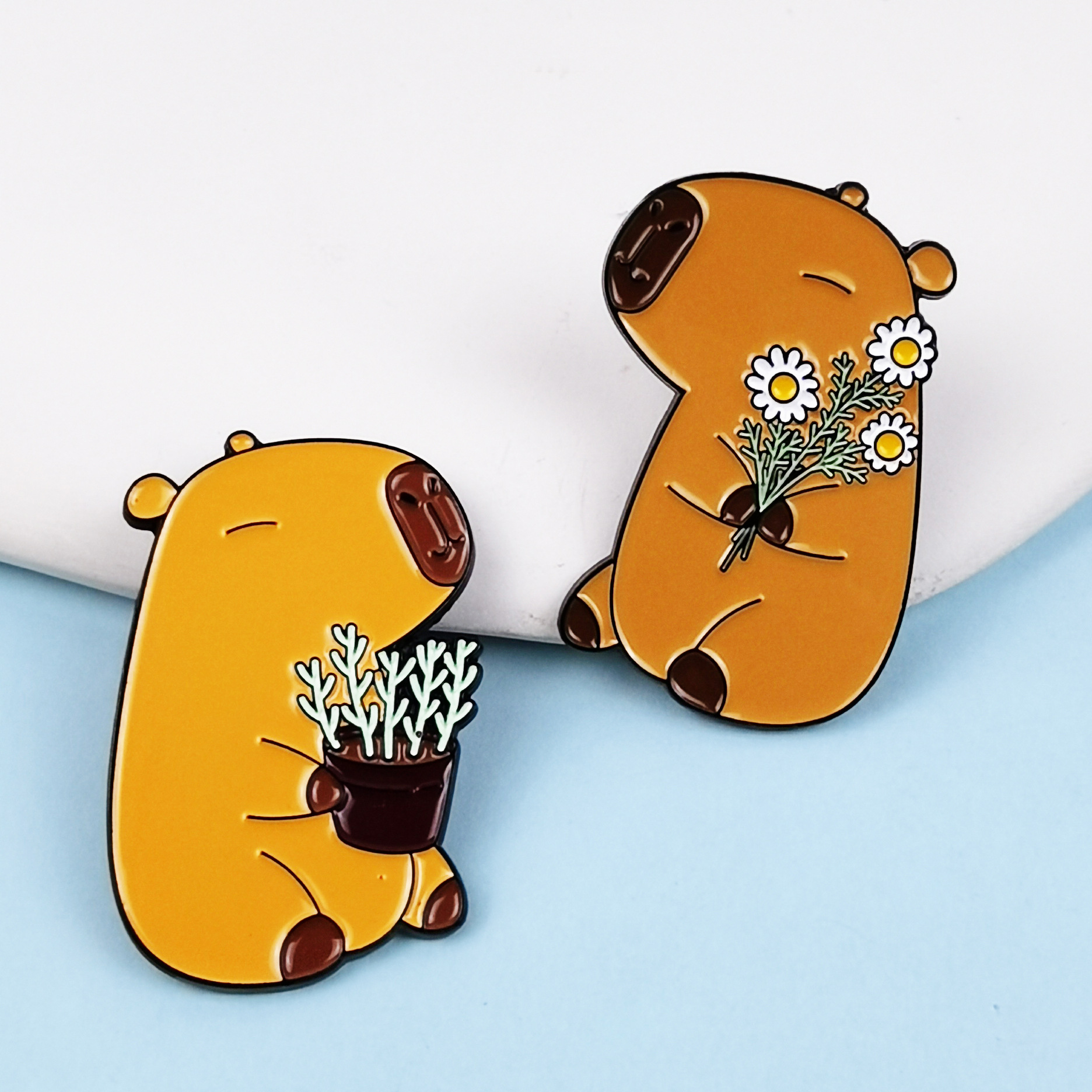 Cute Kapibala Alloy Insignia Dibujos animados lindo animal ramo de mano joyería accesorios broche al por mayor