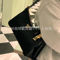 P家金属三角徽徽Aimee手提尼龙拼牛皮锁头单肩斜挎腋下包复古风