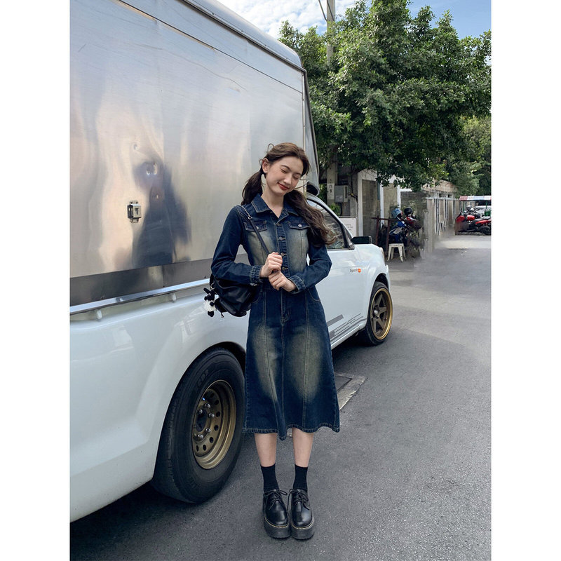 Retro Turn-down Collar Flared Denim Dress for Women, Spring 2024 New Style, Waist-Cinching Slimming A-line Mid-length Dress