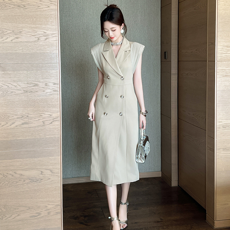 Đầm blazer nữ phong cách Anh cổ vest ve, dáng dài, cúc hai hàng, ôm eo — Màu camel