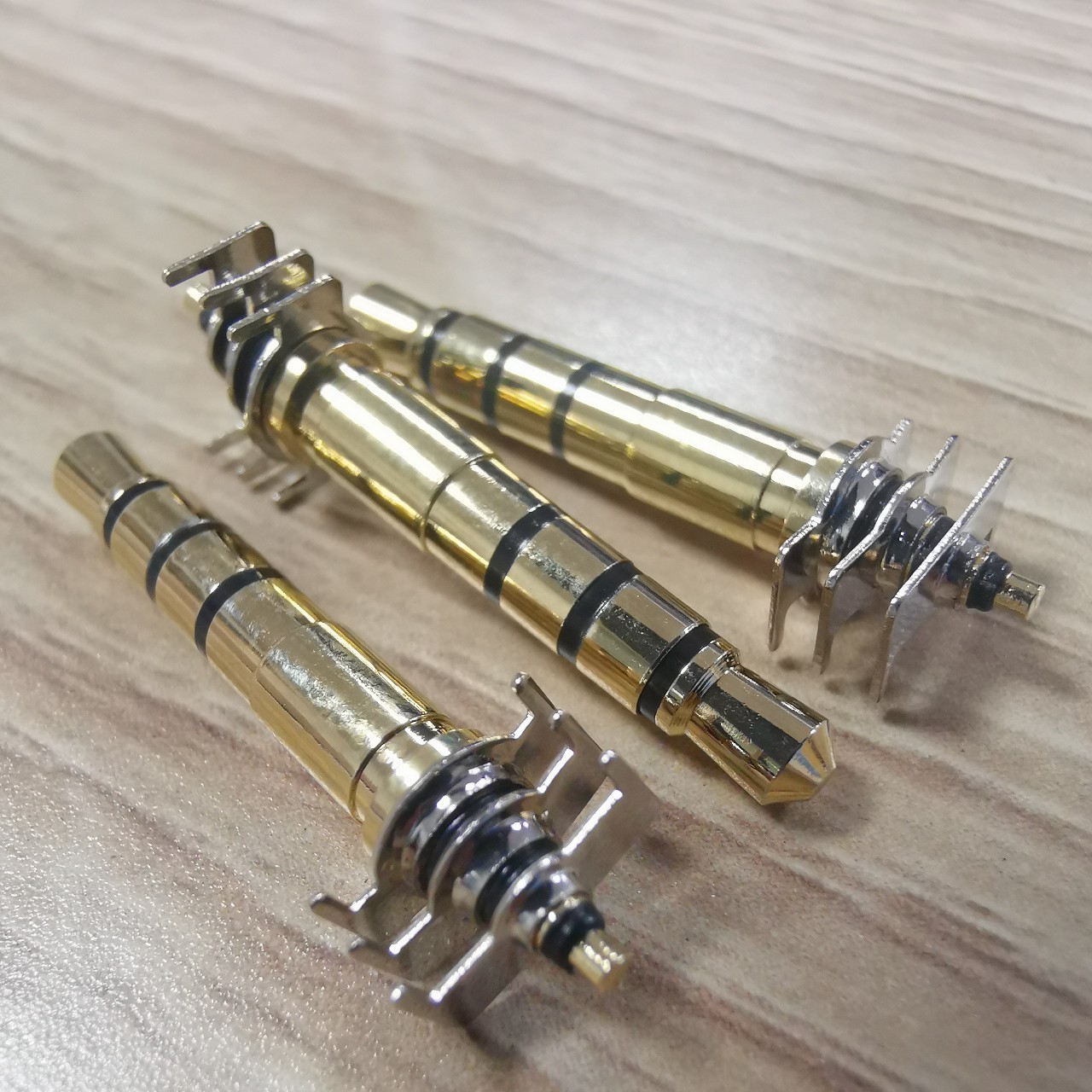 3.5四极插板式音频头 pcb板直插头 焊板插头耳机焊接式音箱