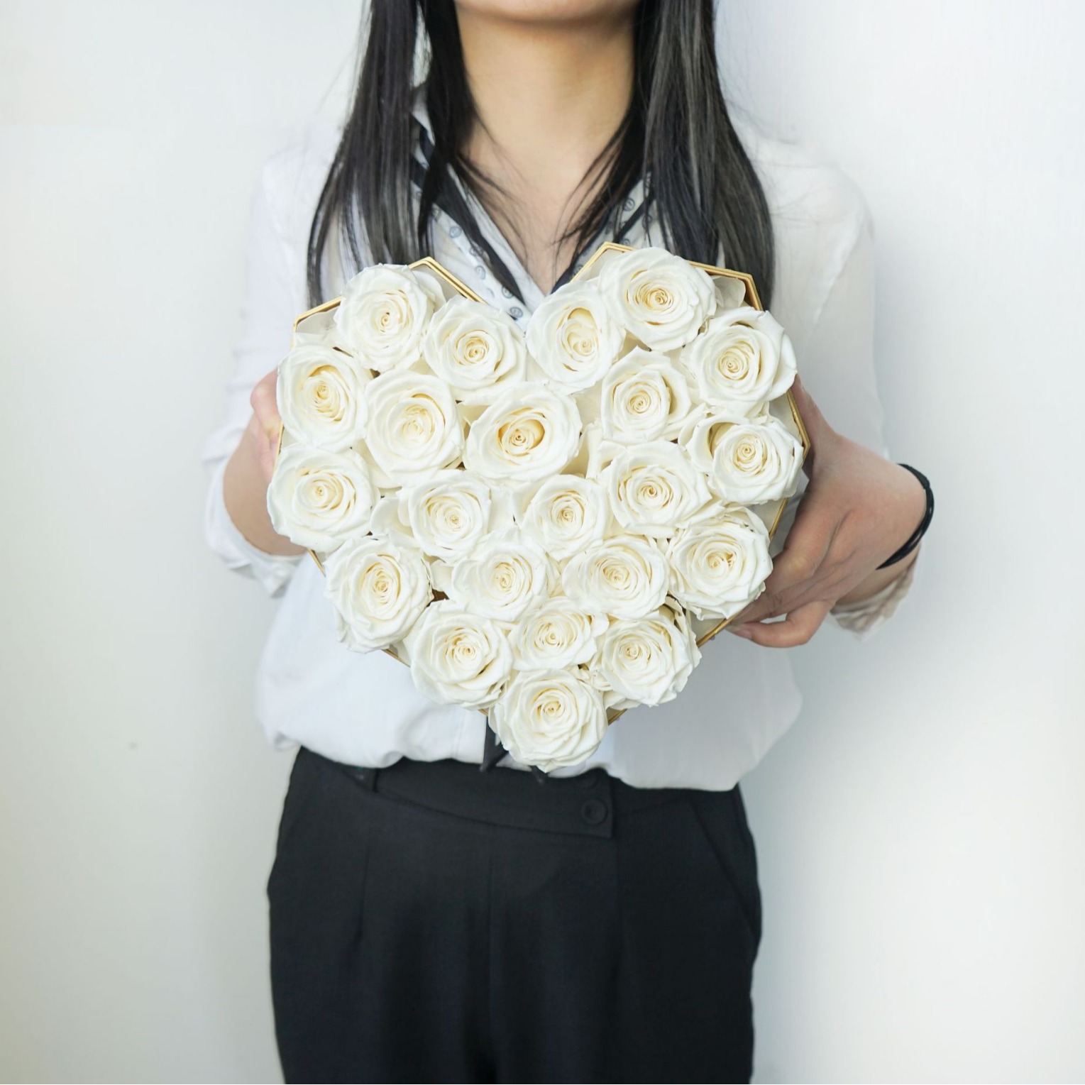 Yunnan Yongsheng Flor Diamante amor abrazo cubo flores rosa al por mayor transfronteriza Amazon productos florales