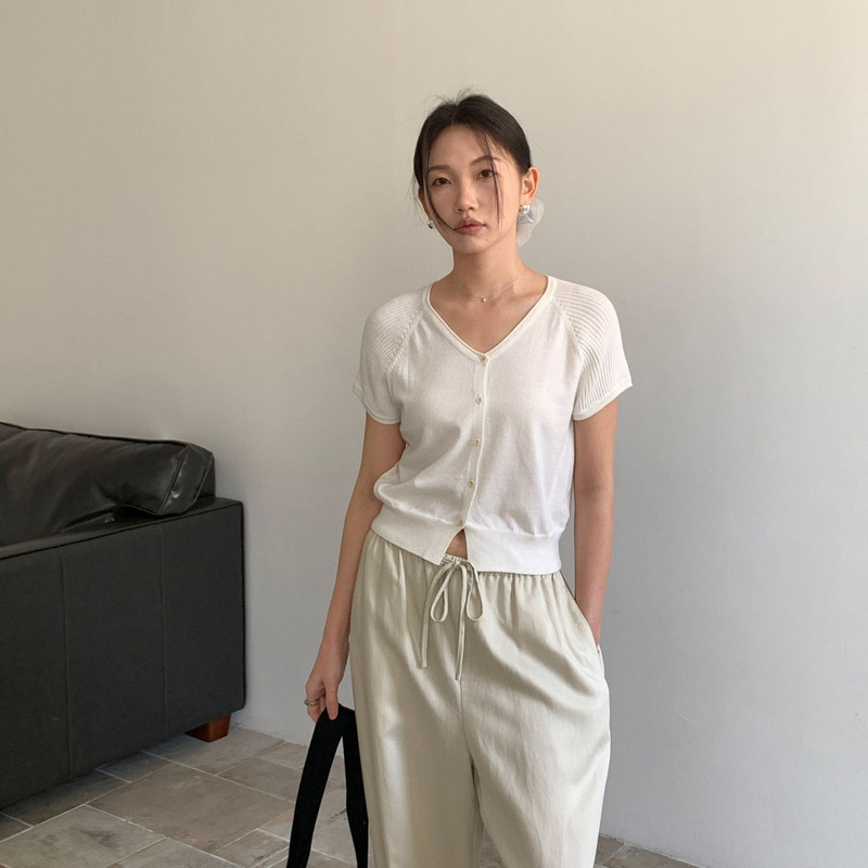 6UP Korean Summer V-neck Texture Sweater Women's 2025 Guangzhou 13 Row New Minimalist Tops 91375