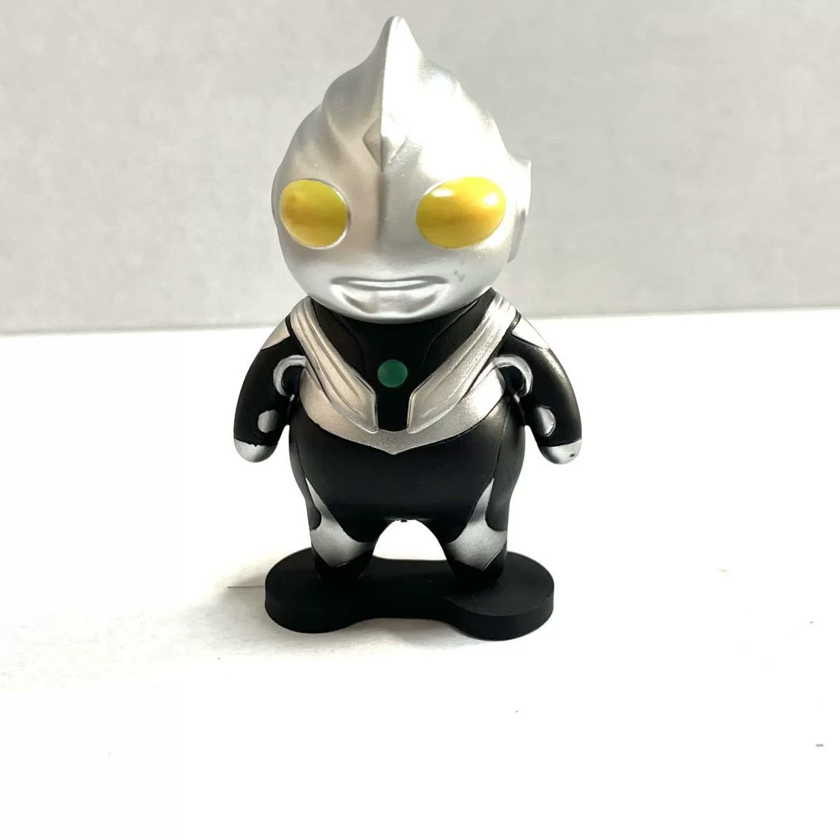 Минифигурка Ultraman Tiga коллекционная, 10×6×5 см, антистресс, 80 г (красная/чёрная)
