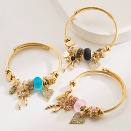 耳环;发箍;项链