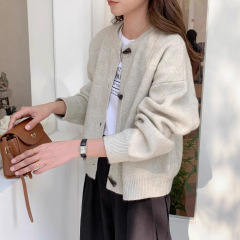 气质高级感牛角扣2025毛衣开衫女秋季新款韩系宽松百搭针织外套