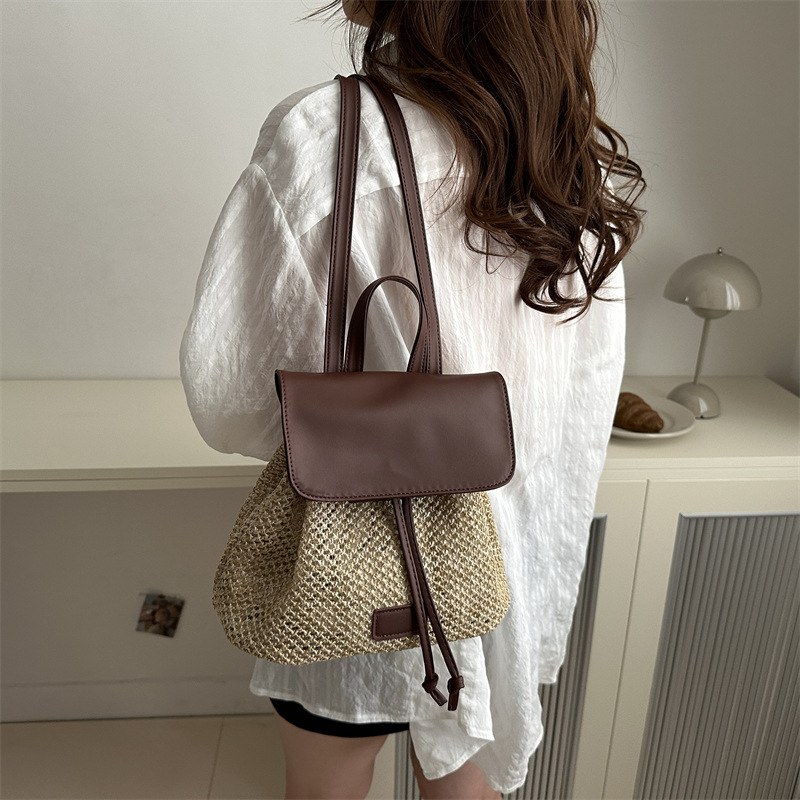 Mochila de viaje ligera para mujeres 2024 nueva moda de verano mochila de paja tejida casual mochila de mano