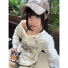 ���Ļ���ɫ�L������Ů�¿�͹ź����I�ȴ�����2�p�����³�