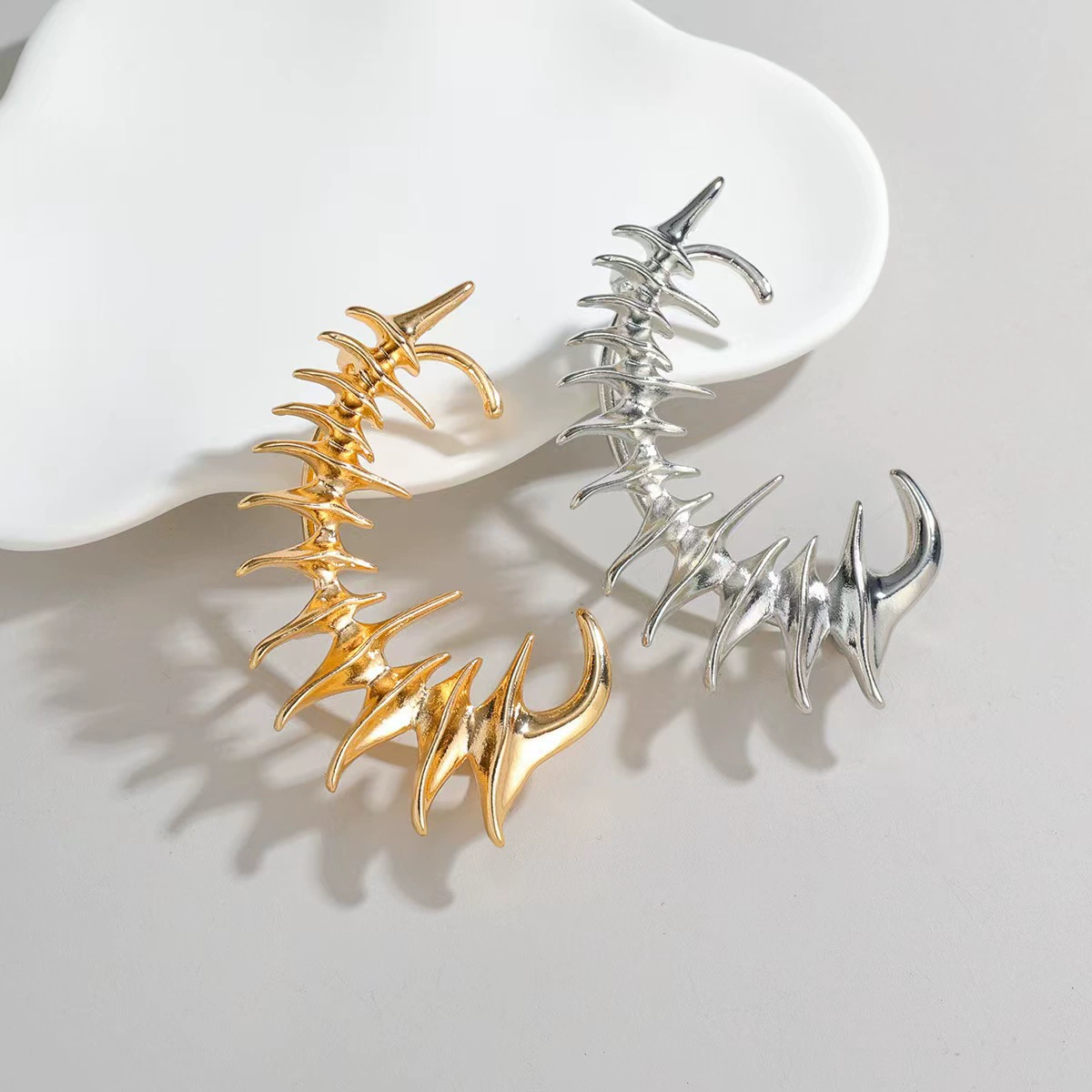 Mechanical skeleton, small design ear clips, metal earrings for men and women, (Cross-border trading), no pierced ears