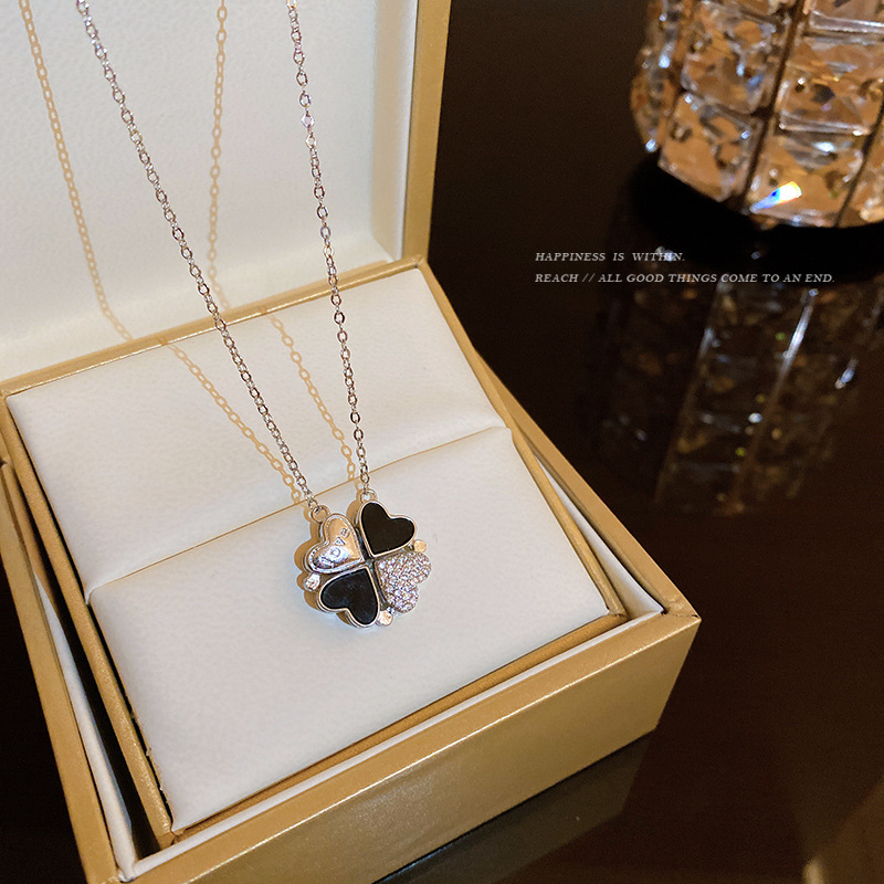 Collar de acero de titanio trébol de cuatro hojas multi-desgaste para mujer, sentido de diseño de alto grado, lujo ligero, cadena de clavícula de corazón de amor, collar de moda ins