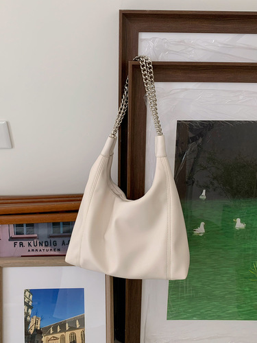 Korean-style black gold chain tote bag, large-capacity travel bag, 2024 new model, fashionable commuting women's shoulder bag