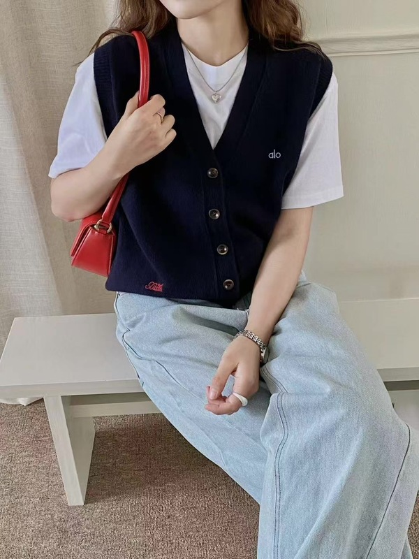 现货日系氛围感学院风针织毛衣女背心开衫V领马甲无袖薄上衣ZEZ2|undefined