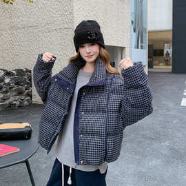 蓝色韩系学院风格纹短款羽绒服女2026冬季新款小个子90白鸭绒外套
