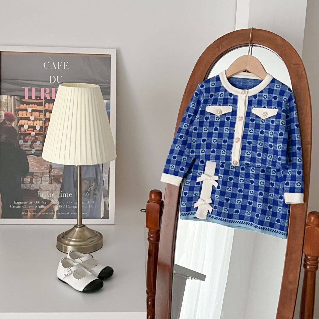 JINYONG Koreansk utgåva Love Knitwear Flickkjol med rosett och omlott, liten och medelstor, barnmodell, tvådelat set_voghion.com