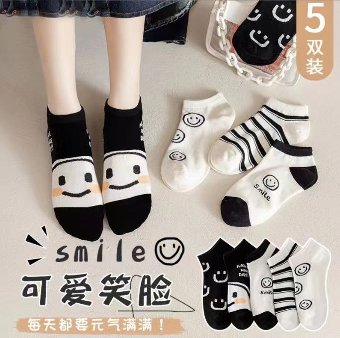 Calcetines cortos para mujer, calcetines invisibles finos y bonitos de corte bajo para verano, estilo japonés con corazones, calcetines deportivos blancos para mujer, mezcla de poliéster y algodón.