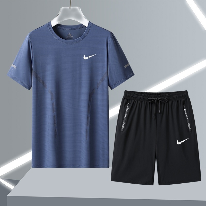 Sports suit with a round collar