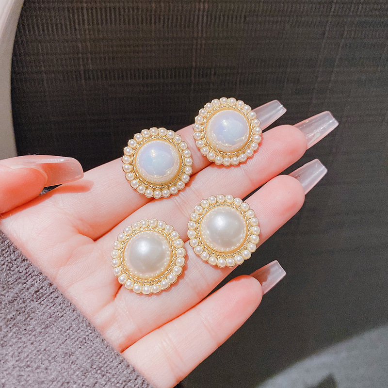 Retro elegant earrings from pearl