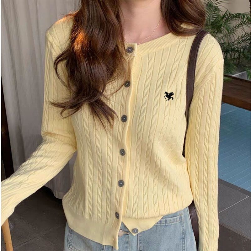 New autumn and winter styles: versatile, loose-fitting, long-sleeved knit cardigan, stylish and soft sweater for women, in a creamy apricot color