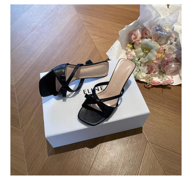 Francia dulce arco de talón delgado zapatillas de cabeza cuadrada para mujeres verano 2026 nuevo una palabra dedos de hadas zapatillas de aire fresco