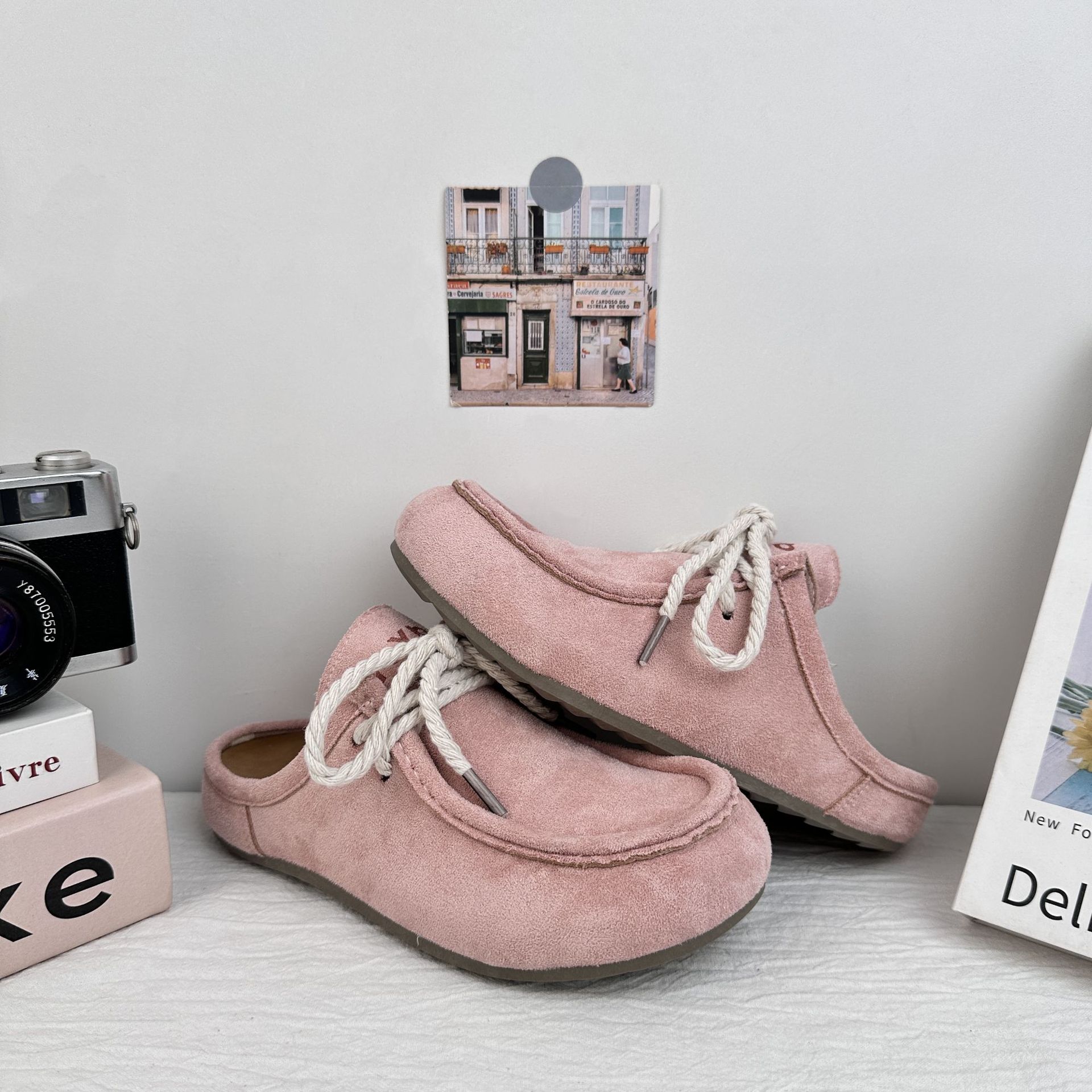 Yuanbo Baotou medio zapatillas para mujeres 2025, verano nuevo transpirable ocio de un pie, zapatos de cabello para mujeres