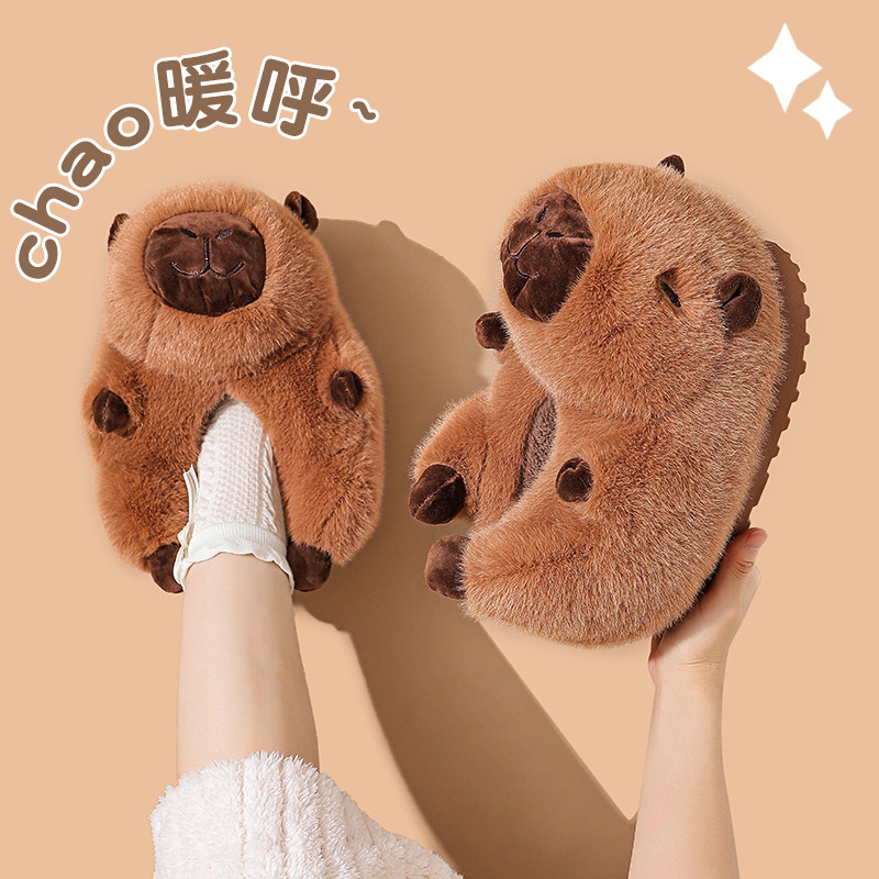 Zapatillas de algodón de invierno de mujer caliente y terciopelo 2025 nuevo casero lindo capibara pelusa gruesa tacones zapatos de algodón