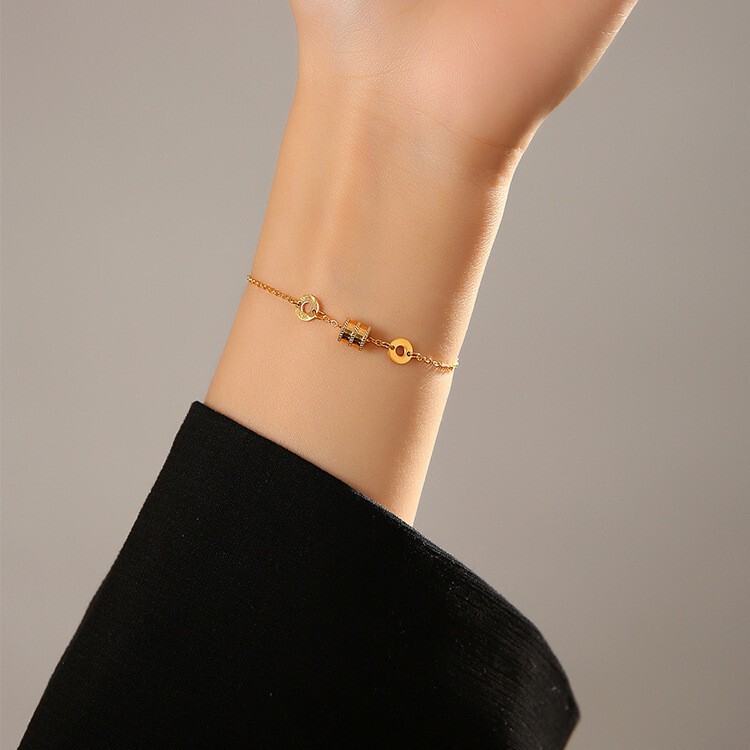 All-body titanium steel electroplated 18k gold small waisted bracelet women's light luxury niche exquisite retro source direct sales
