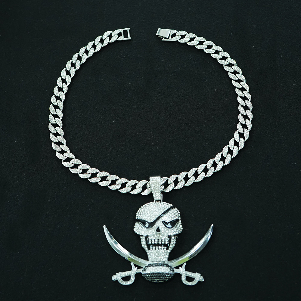 Transfronterizo completo esqueleto de perforación de cabeza de hombre aleación colgante grande personalidad exagerada arrogante collar de calavera de Halloween