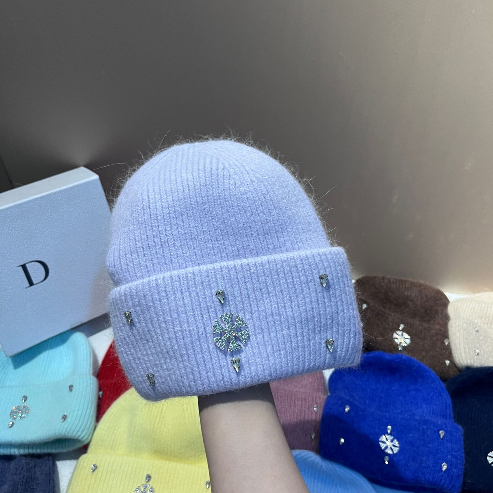 امرأة حلو أسلوب بسيط ندفة الثلج حجر الراين إفيلس قبعة من الصوف display picture 2