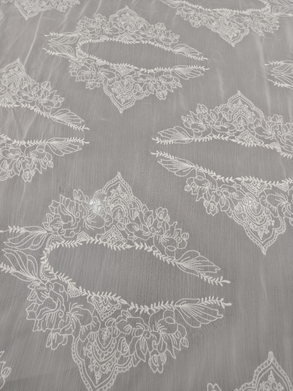 春夏秋多款式真丝绉白色绣花布料连衣裙服装面料辅料