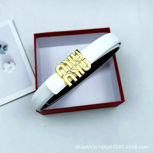 2.5cmŮʿ�����nϵ��ĸm��Ƥ���r�в�ɫ�����bٴ�ţ��ѝƤ��