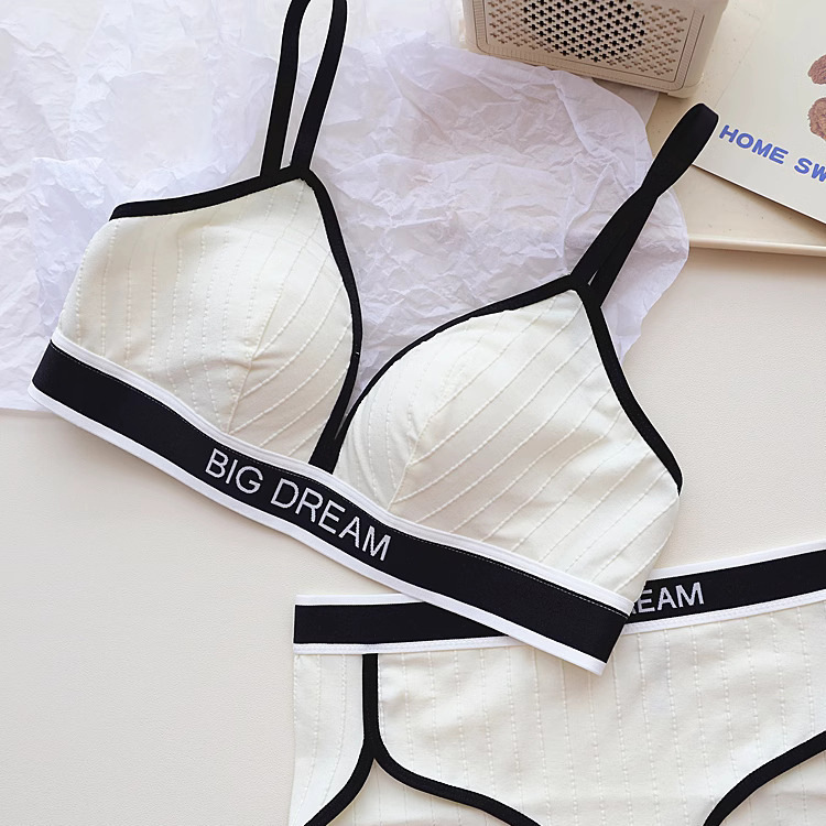 American campus ~ sports style underwear women's thin cup big chest small sexy no steel ring small chest gathered bra suit