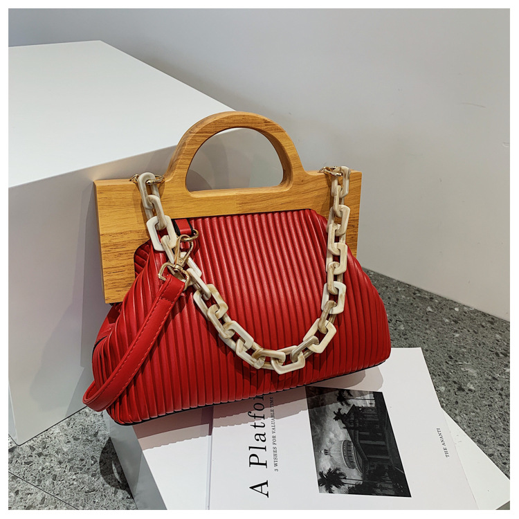 Autumn And Winter New Wooden Handle Fashion Chain Fold Striped Shoulder Simple Messenger Bag display picture 9