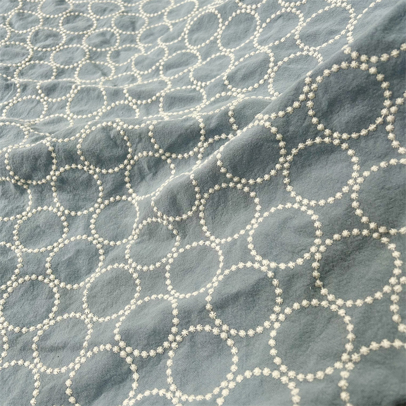 メーカーは綿麻刺繍布の刺繍を提供しています。