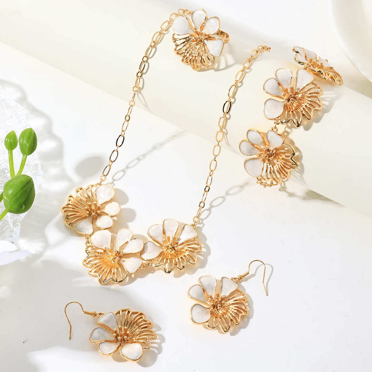 Estilo explosivo transfronterizo retro aceite que gotea collar de flores pulsera aretes conjunto de joyas asimétricas frescas y dulces