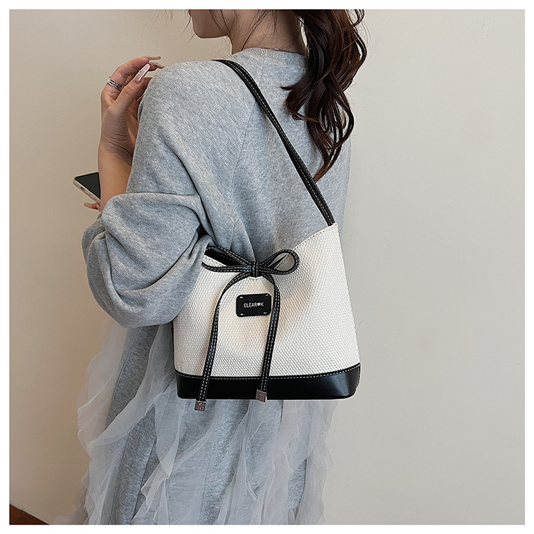 Simple and large-capacity tote bag for women 2025 new style in a two-color Korean-style casual underarm bag with a bow, fashionable and sweet undefined