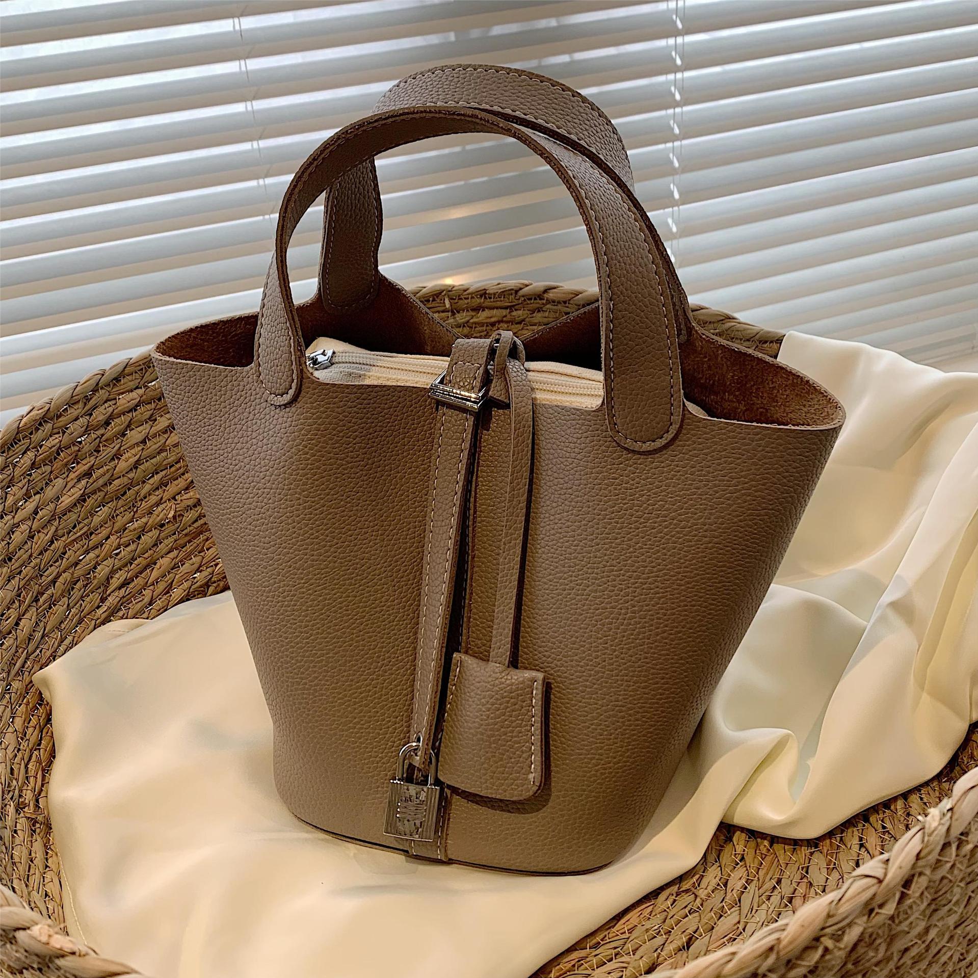 Bolsa de diseño de nicho de alta gama para mujeres 2023 nueva moda de moda simple bolsa de cubo popular bolsa de cesta de verduras portátil